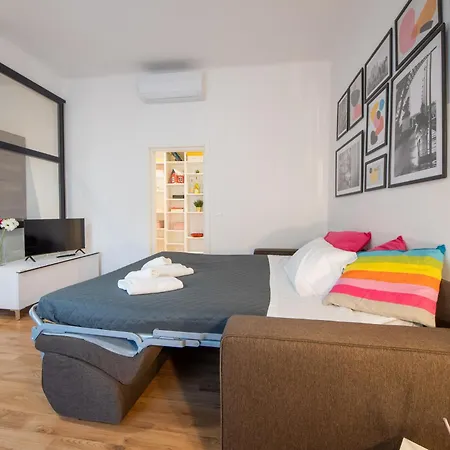 Housmart Previati 3 Apartment